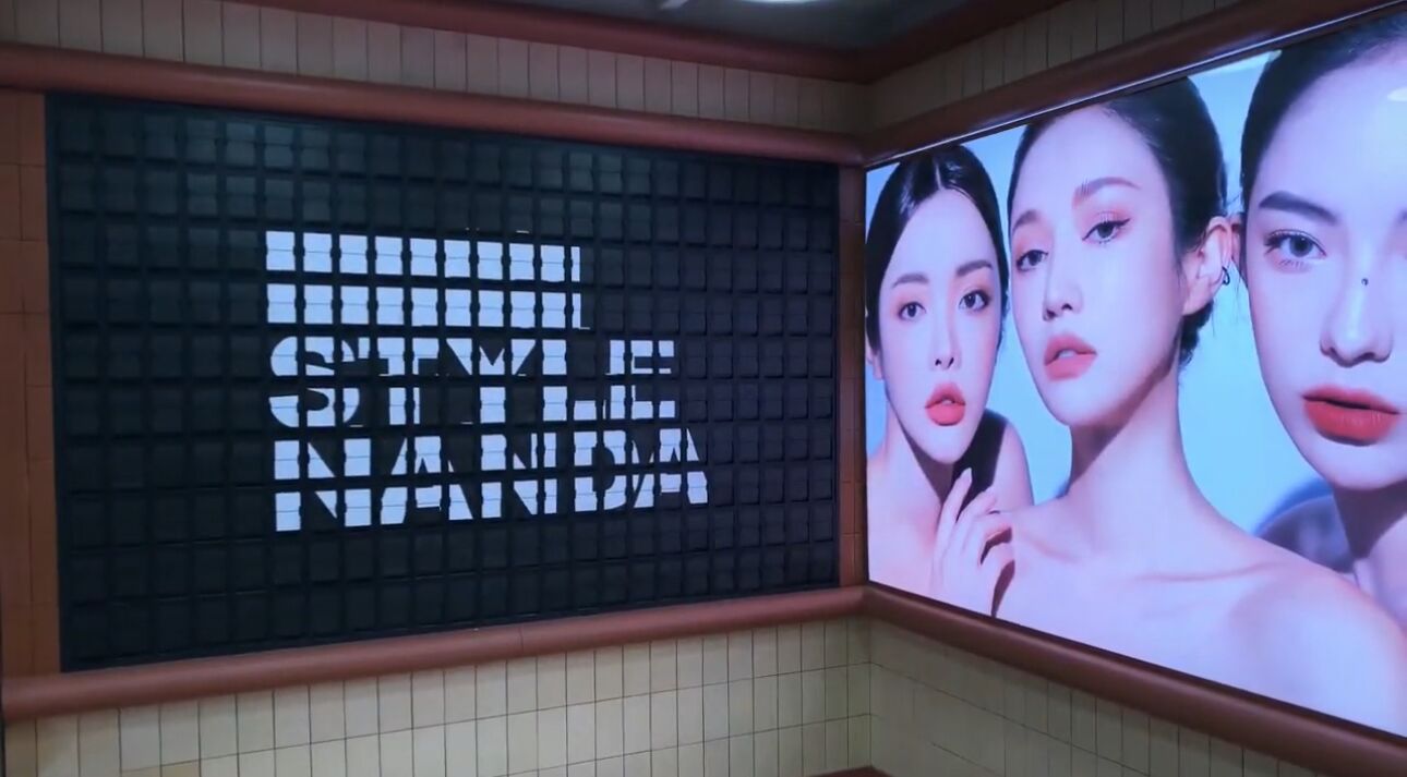 Creative dynamic background flight information flip board display split flap