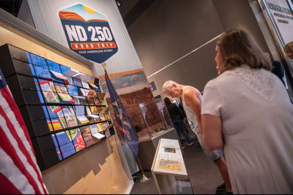 Mechanical Picture Flap Display in operation at the ND250 exhibition in North Dakota